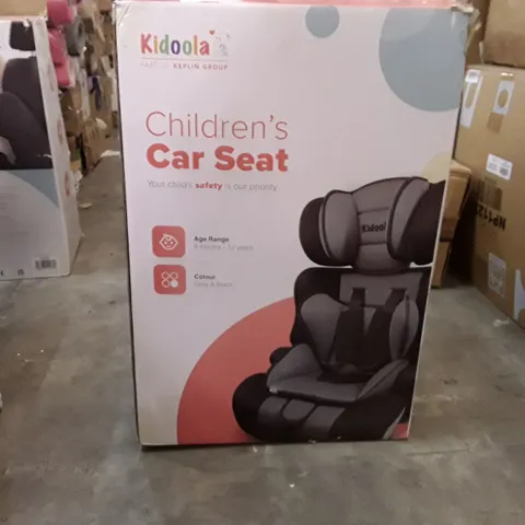 BOXED KIDOOLA CHILDREN'S CAR SEAT - GREY & BLACK