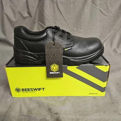 BOXED PAIR OF BEESWIFT SAFETY SHOES IN BLACK SIZE 8
