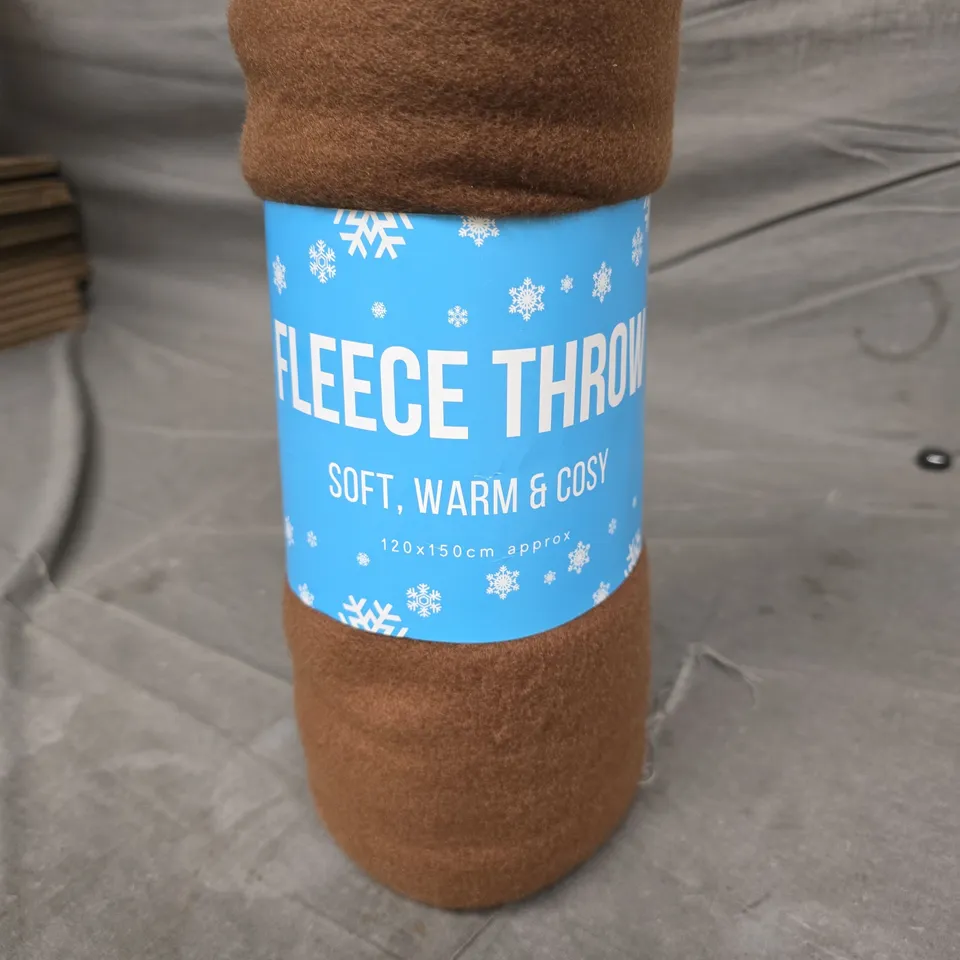 BROWN FLEECE THROW – APPROX 120 X 150 CM