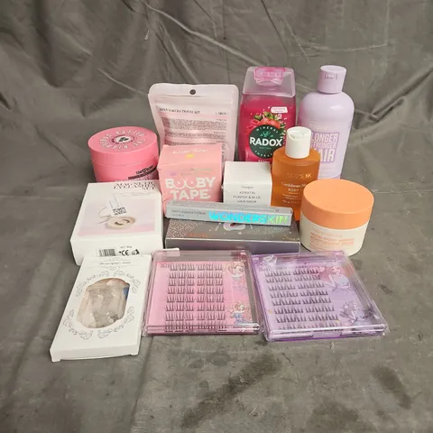 APPROXIMATELY 20 ASSORTED HEALTH & BEAUTY PRODUCTS TO INCLUDE - WONDERSKIN LONGWEAR EYELINER - NUTRIMETICS MOISTURISING CREAM - MAGNETIC EYELASH SET - ETC