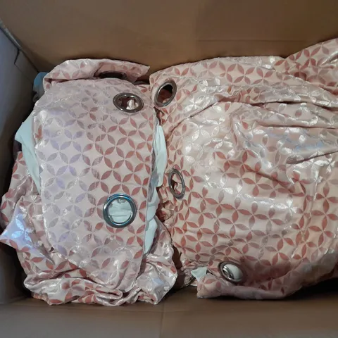 APPROXIMATELY 8 PAIRS OF PINK FLORAL EYELET CURTAINS - SIZE UNSPECIFIED