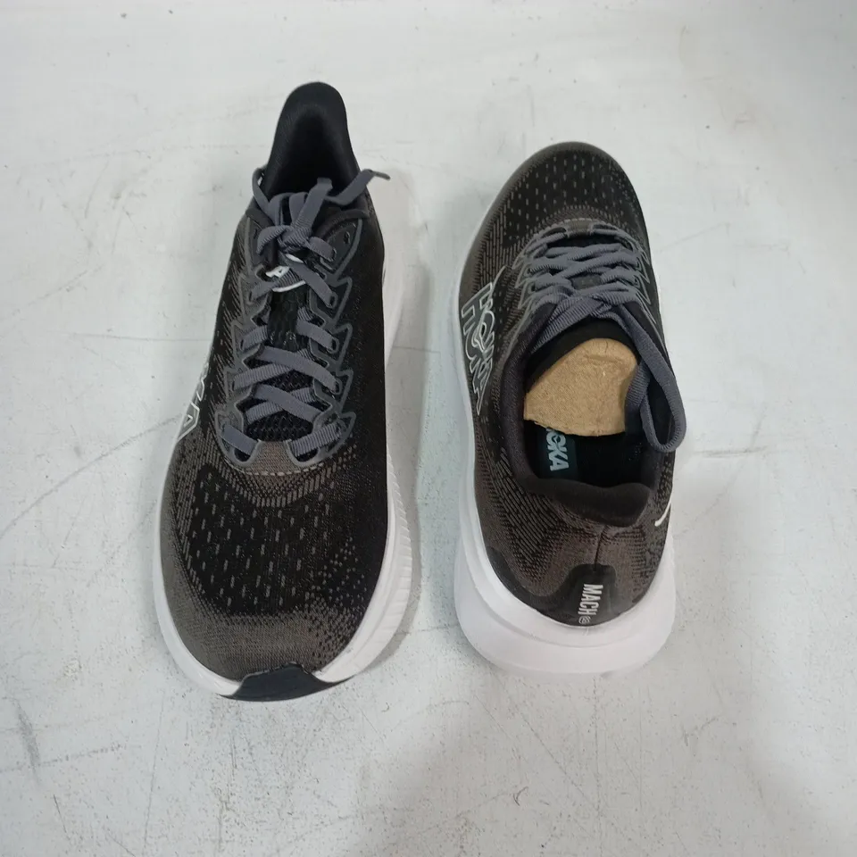 HOKA MACH 6 MEN'S RUNNING SHOES – UK 7, BLACK/WHITE