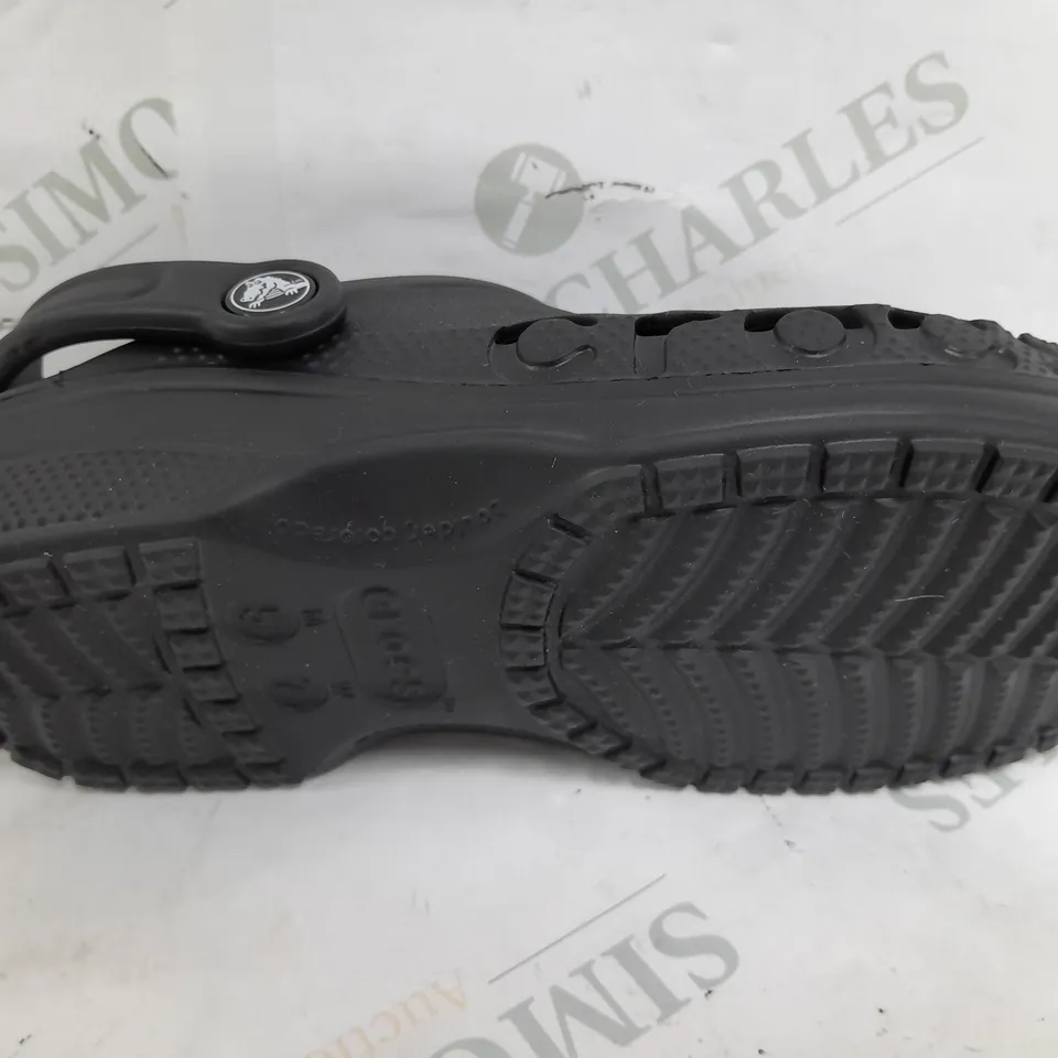 PAIR OF BAYA CROCS IN BLACK - MENS 5