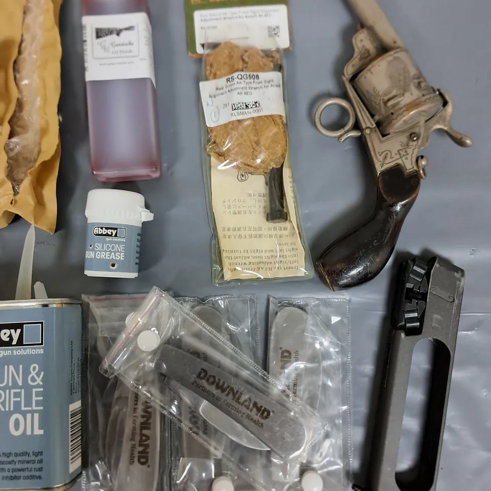 LOT OF 15 ASSORTED RIFLE SPORTING ITEMS TO INCLUDE ANGRY BALLS, GUN OIL, SIGHT ADJUSTING TOOL AND FOLDING KNIFES