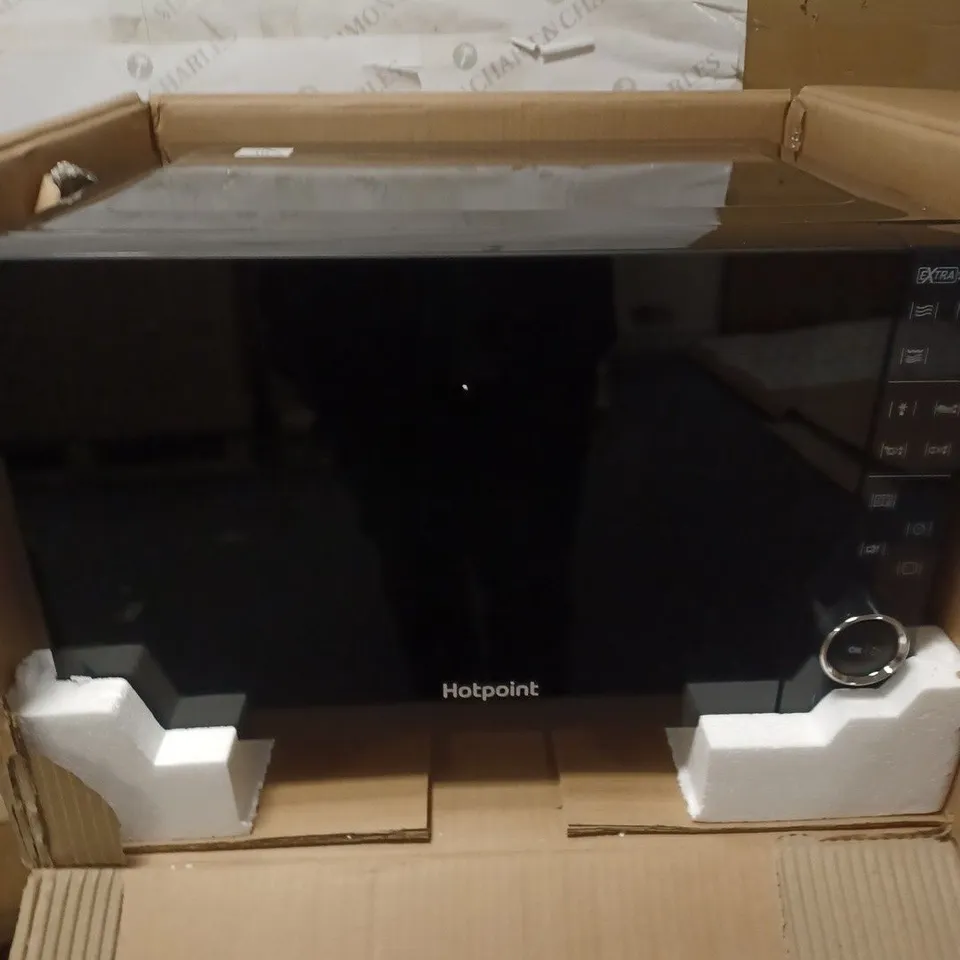 HOTPOINT MWH 2622 MB FREESTANDING MICROWAVE, BLACK