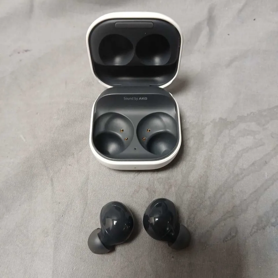 SAMSUNG GALAXY BUDS2 TRUE WIRELESS EARBUDS SM-R177 WITH CASE - WHITE/GREY
