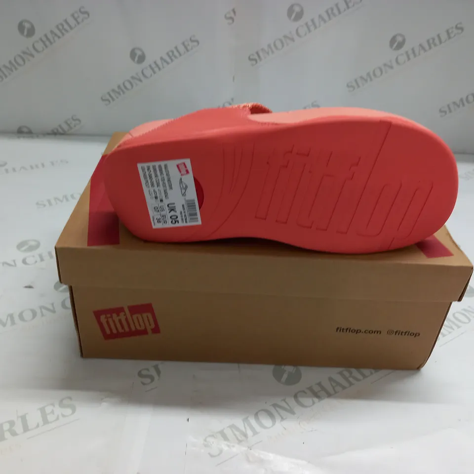BOXED PAIR OF FITFLOP WALKSTAR FINESTRIP TOE-POST SANDALS IN SUNSHINE CORAL - UK 5