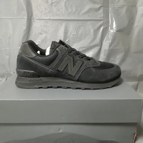 NEW BALANCE CLASSIC 574 TRAINERS - BLACK - SIZE 8