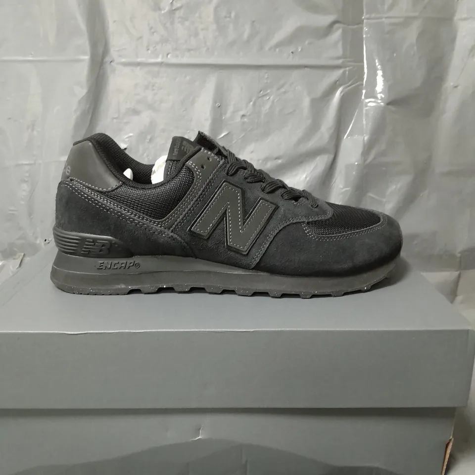 NEW BALANCE CLASSIC 574 TRAINERS - BLACK - SIZE 8