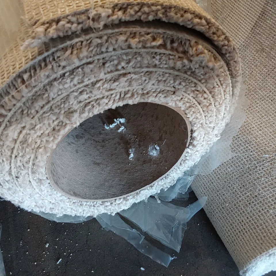 ROLL OF QUALITY FREEDOM EXTRA ASHWOOD CARPET APPROXIMATELY 4M × 2.14M