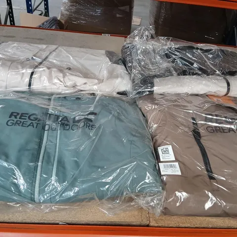 APPROXIMATELY 10 ASSORTED BRAND NEW ITEMS OF DARE 2 B/REGATTA CLOTHING AND ACCESSORIES