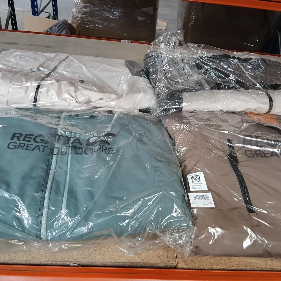APPROXIMATELY 10 ASSORTED BRAND NEW ITEMS OF DARE 2 B/REGATTA CLOTHING AND ACCESSORIES