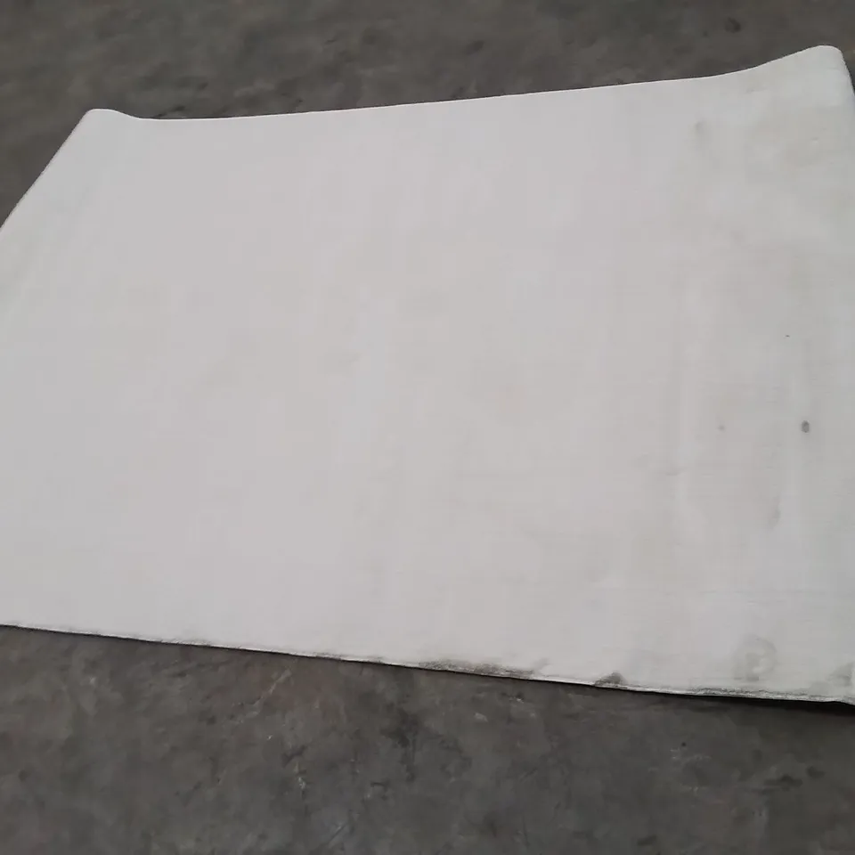 QUALITY DESIGNER AREA RUG - APPROXIMATELY 210X150CM