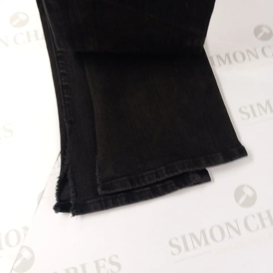 J BRAND PHOTO READY ULTRA SLIMMING MID RISE RAIL JEANS SIZE 26