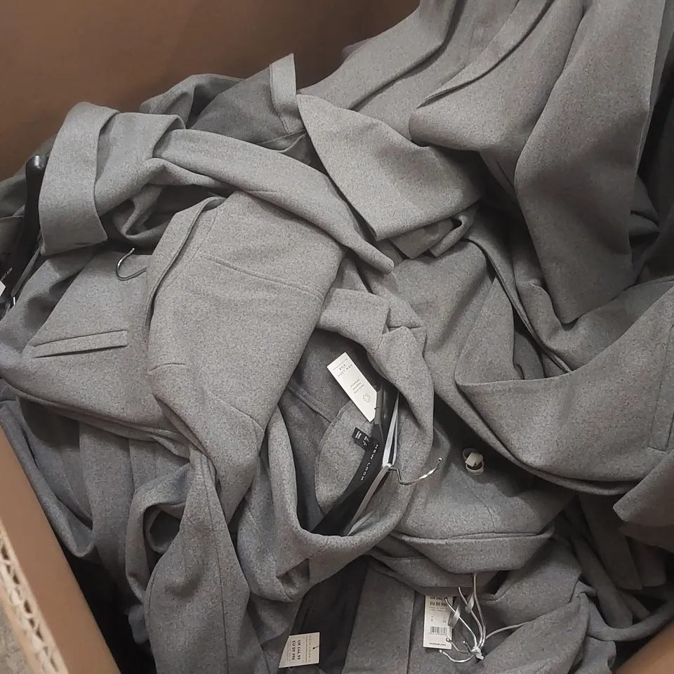 PALLET CONTAINING A VERY LARGE QUANTITY OF NEWLOOK FORMAL DRESS COATS