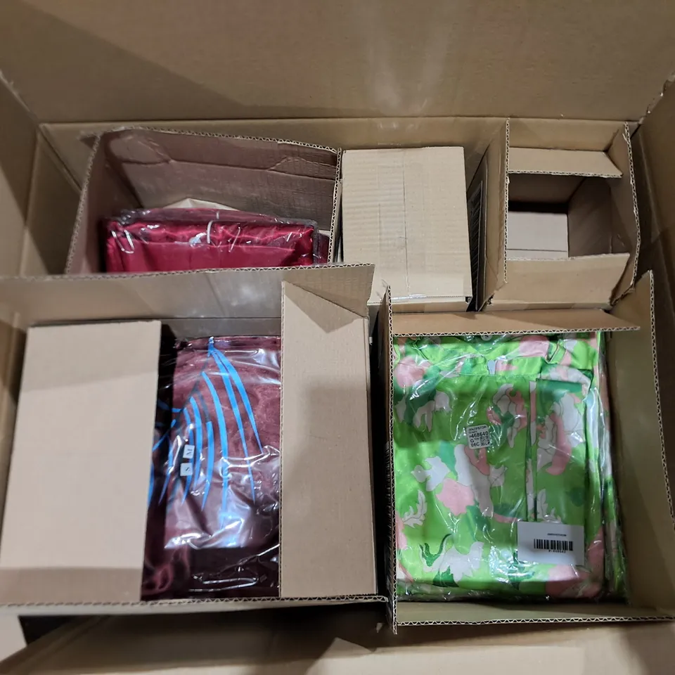LOT OF ASSORTED BAGGED CLOTHING ITEMS IN VARIOUS SIZES