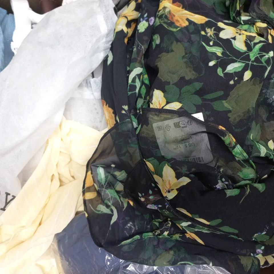APPROXIMATELY 20 ASSORTED CLOTHING AND FASHION PRODUCTS IN VARIOUS STYLES AND SIZES - COLLECTION ONLY