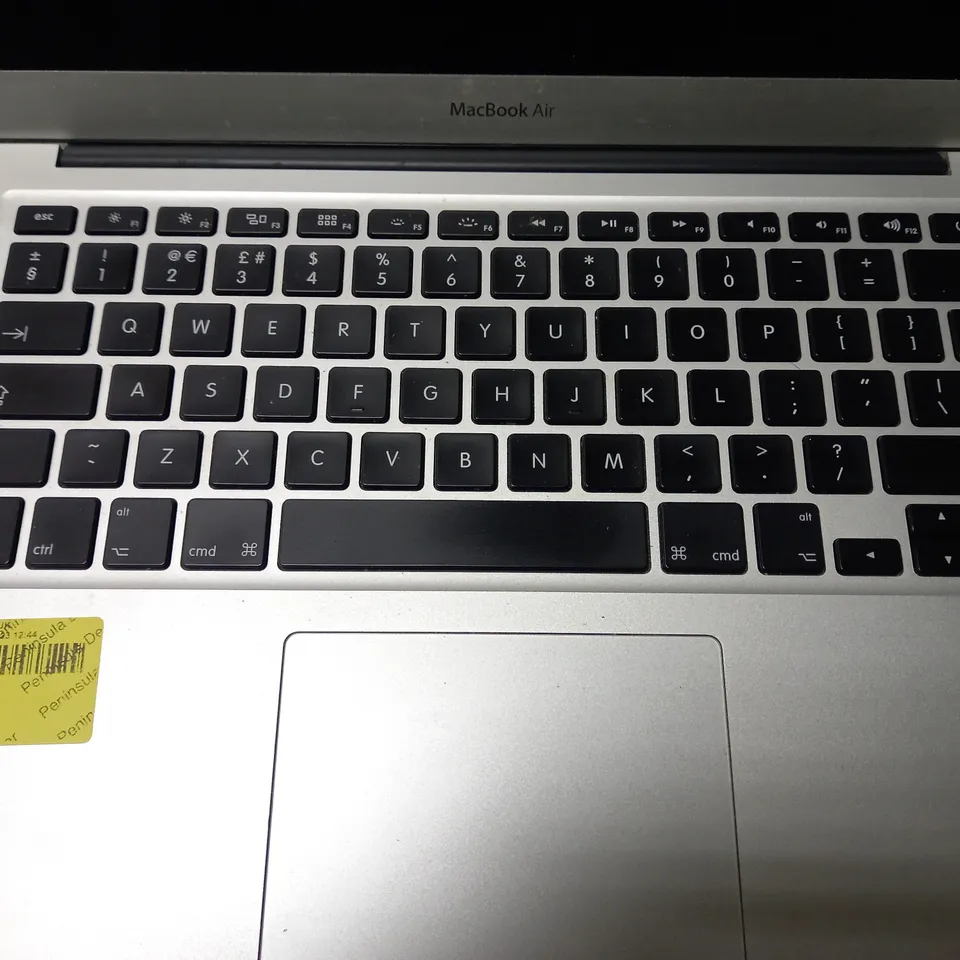 APPLE MACBOOK AIR 13" 2017 IN SILVER