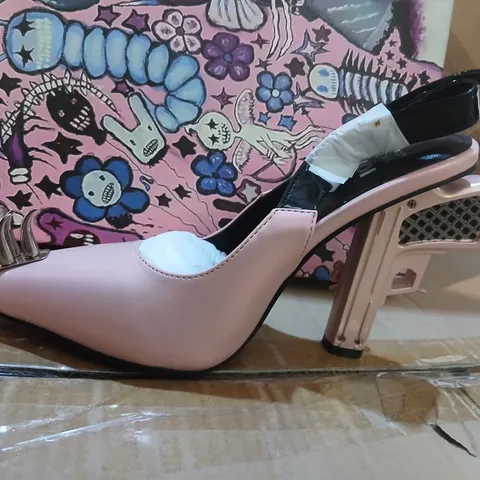 JAZMIN BEAN X KOI REVENGE PUMP GUN HEELS – PINK, UK 4 (KA00773-UK4)