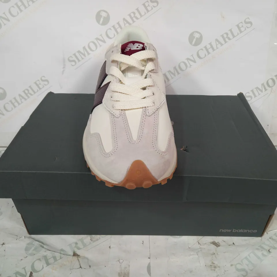 BOXED PAIR OF NEW BALANCE SHOES IN WHITE/BROWN UK SIZE 6.5