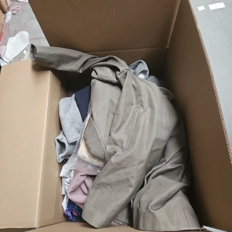 BOX OF APPROXIMATELY 15 ASSORTED CLOTHING ITEMS TO INCLUDE JOGGERS, DENIM SHORTS, SHIRT, JACKET ETC