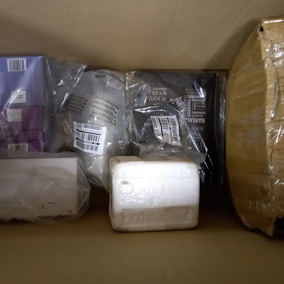 LOT OF APPROXIMATELY 12 ASSORTED HOUSEHOLD ITEMS, TO INCLUDE DVD PLAYER, FAIRY LIGHTS, "EMILIA" PRINCESS BOOK, ETC RRP £260