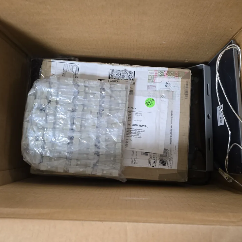 BOX OF APPROXIMATELY 6 ASSORTED ITEMS TO INCLUDE - MPOW WIRED COMPUTER HEADSET , SMART CHARGING STATION , KEYBOARD ETC