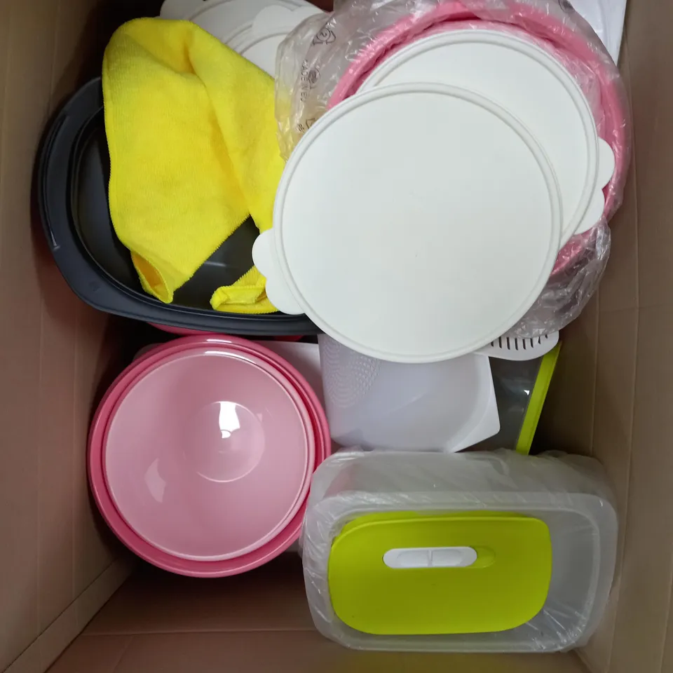 BOX OF APPROXIMATELY 20 ASSORTED TUPPERWARE STORAGE CONTAINERS IN VARIOUS COLOURS & SIZES 