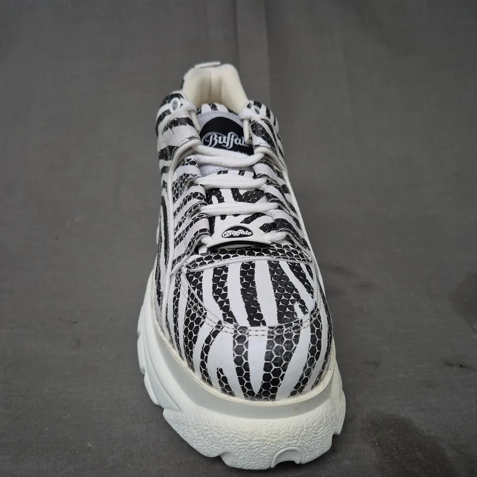 BRAND NEW BOXED PAIR OF BUFFALO LONDON CHUNKY PLATFORM SHOES IN BLACK/WHITE ZEBRA STRIPE PATTERN UK SIZE 5.5