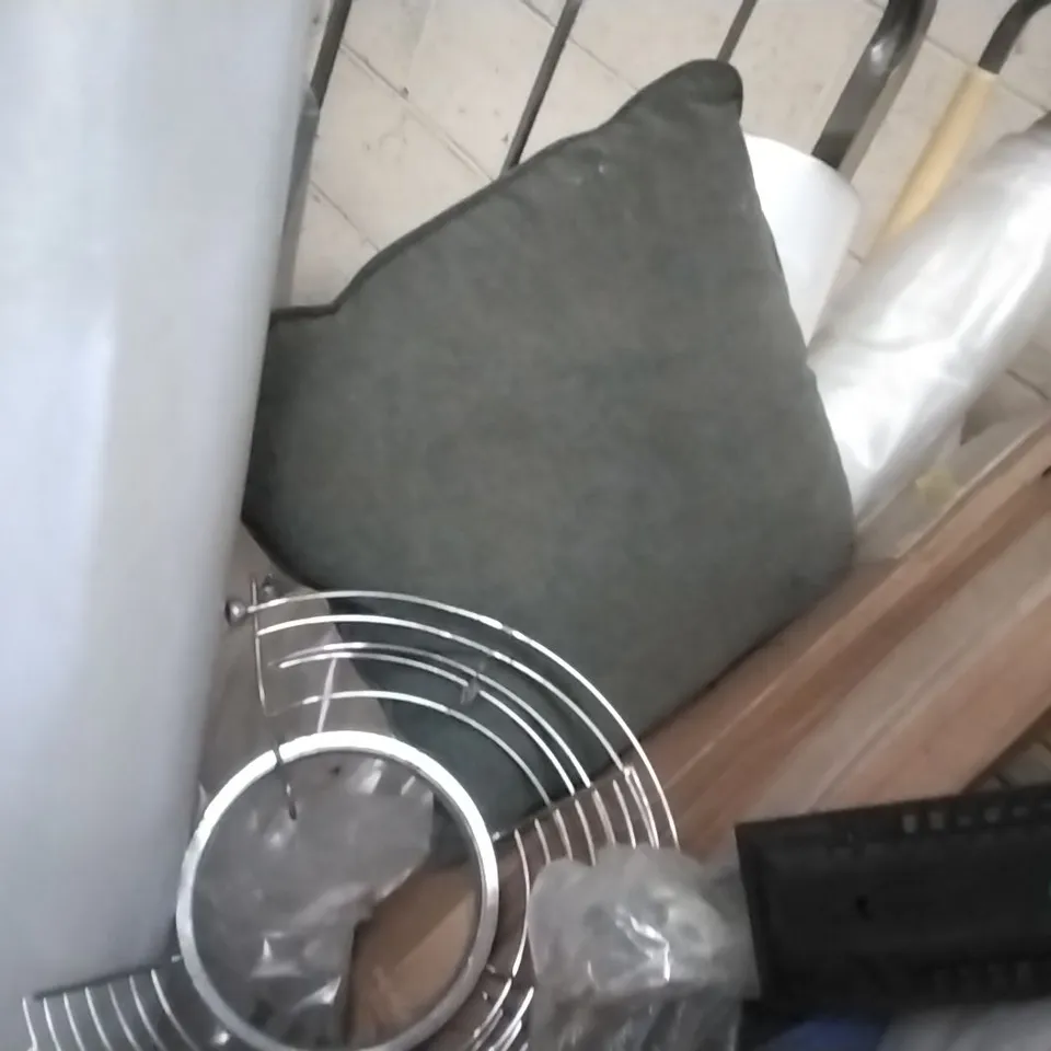 CAGE OF ASSORTED FURNITURE PARTS INCLUDING SPACE HEATER, ROLL OF PLASTIC COVERING, GREY FABRIC CUSHION, AREA RUG