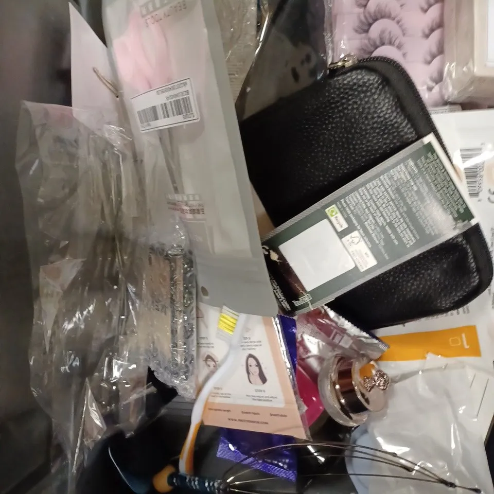 BOX OF APPROXIMATELY 20 ASSORTED HEALTH AND BEAUTY PRODUCTS TO INCLUDE CETAPHIL GENTLE SKIN CLEANER, Q+A HYALURONIC ACID, ORAL-B TOOTHBRUSH ETC
