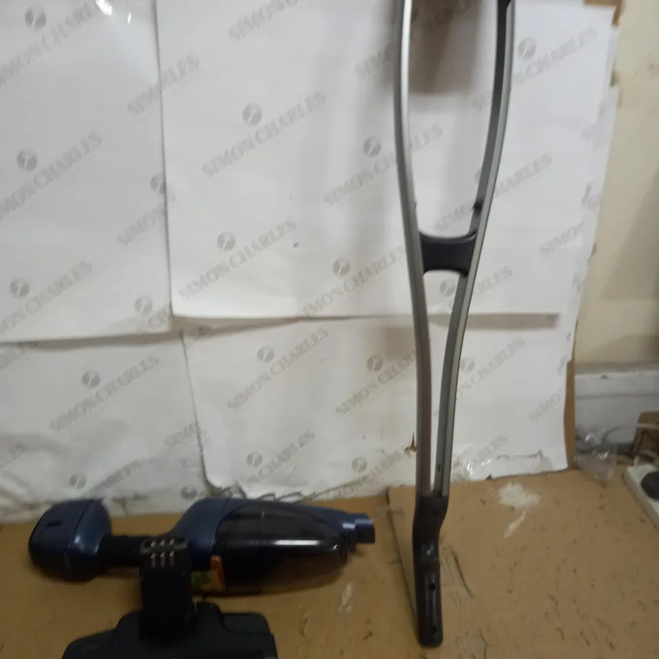 AEG 2 IN 1 CORDLESS VACUUM CLEANER