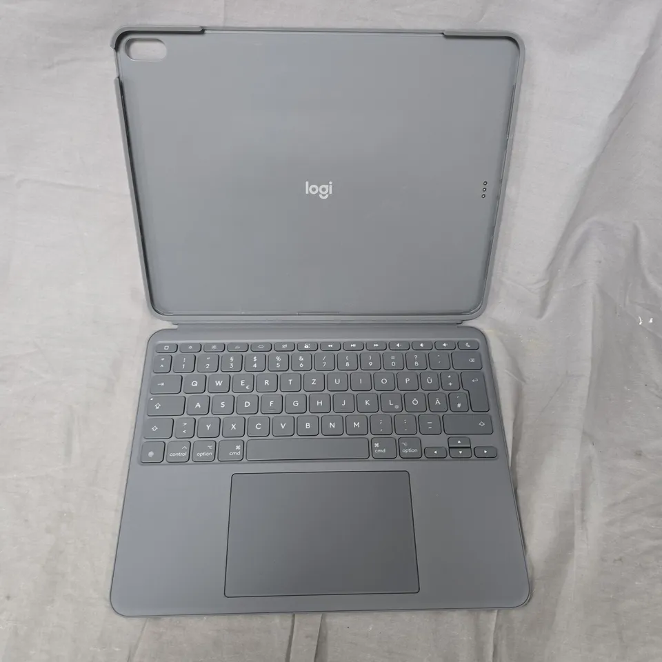 BOXED LOGITECH COMBO TOUCH IPAD AIR 13-INCH CASE (DEU LAYOUT)
