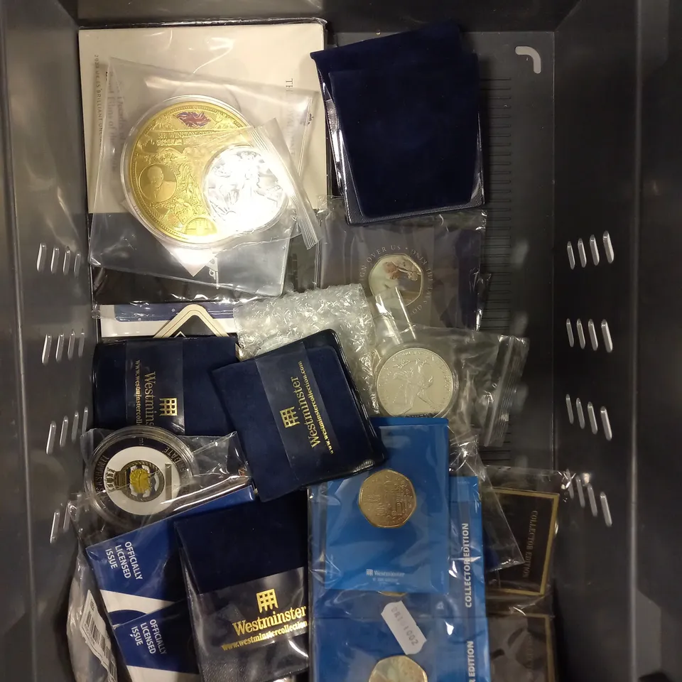 APPROXIMATELY 30 ASSORTED COLLECTABLE COINS IN VARIOUS DESIGNS 