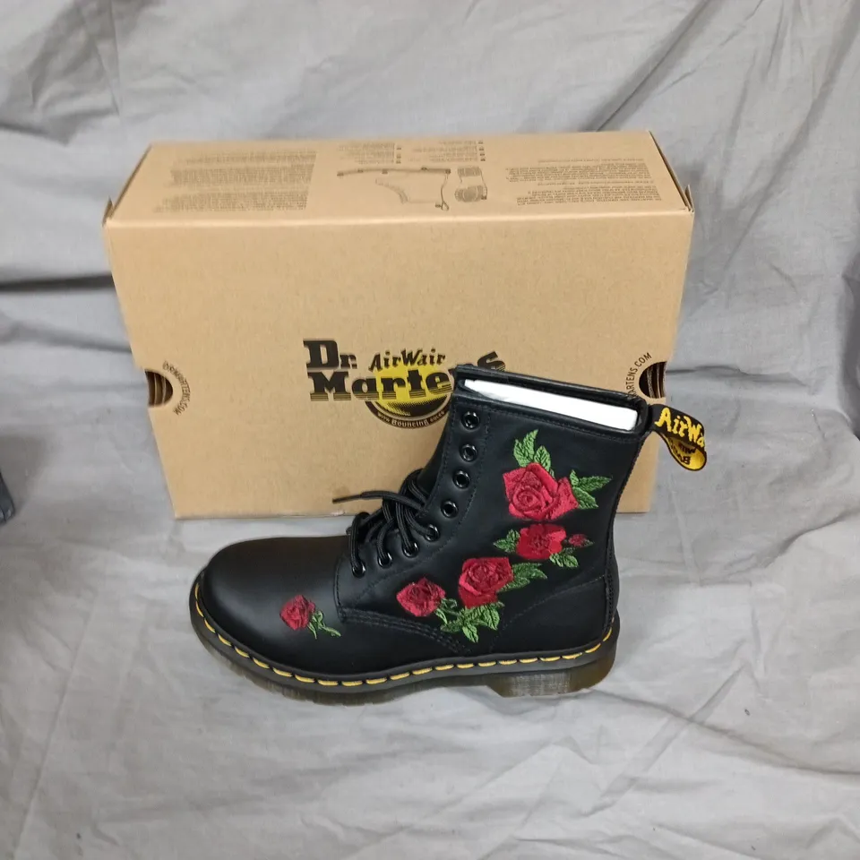 DR. MARTENS BLACK LEATHER BOOTS WITH ROSE EMBROIDERY - UK 5