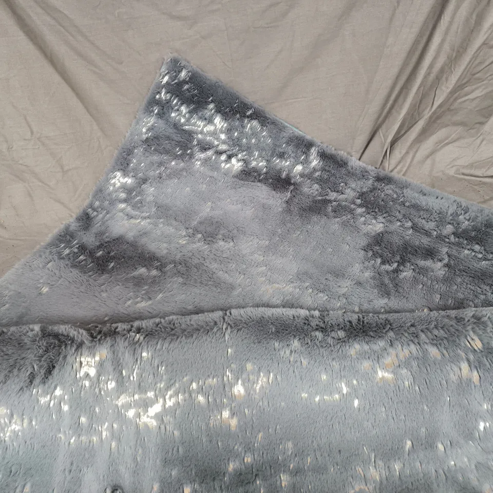 APPROXIMATELY 6 ASSORTED COZEE HOME PLUSH SHIMMER RUGS IN VARIOUS SIZES & COLOURS