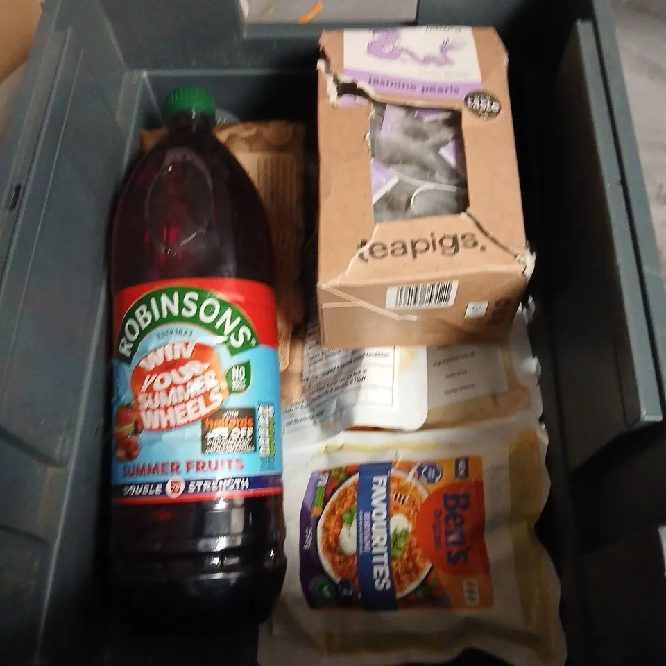 APPROXIMATELY 9 ASSORTED FOOD ITEMS INCLUDING BENS ORIGINAL BIRYANI , ROBINSONS SUMMER FRUITS AND TEAPIGS TEA BAGS