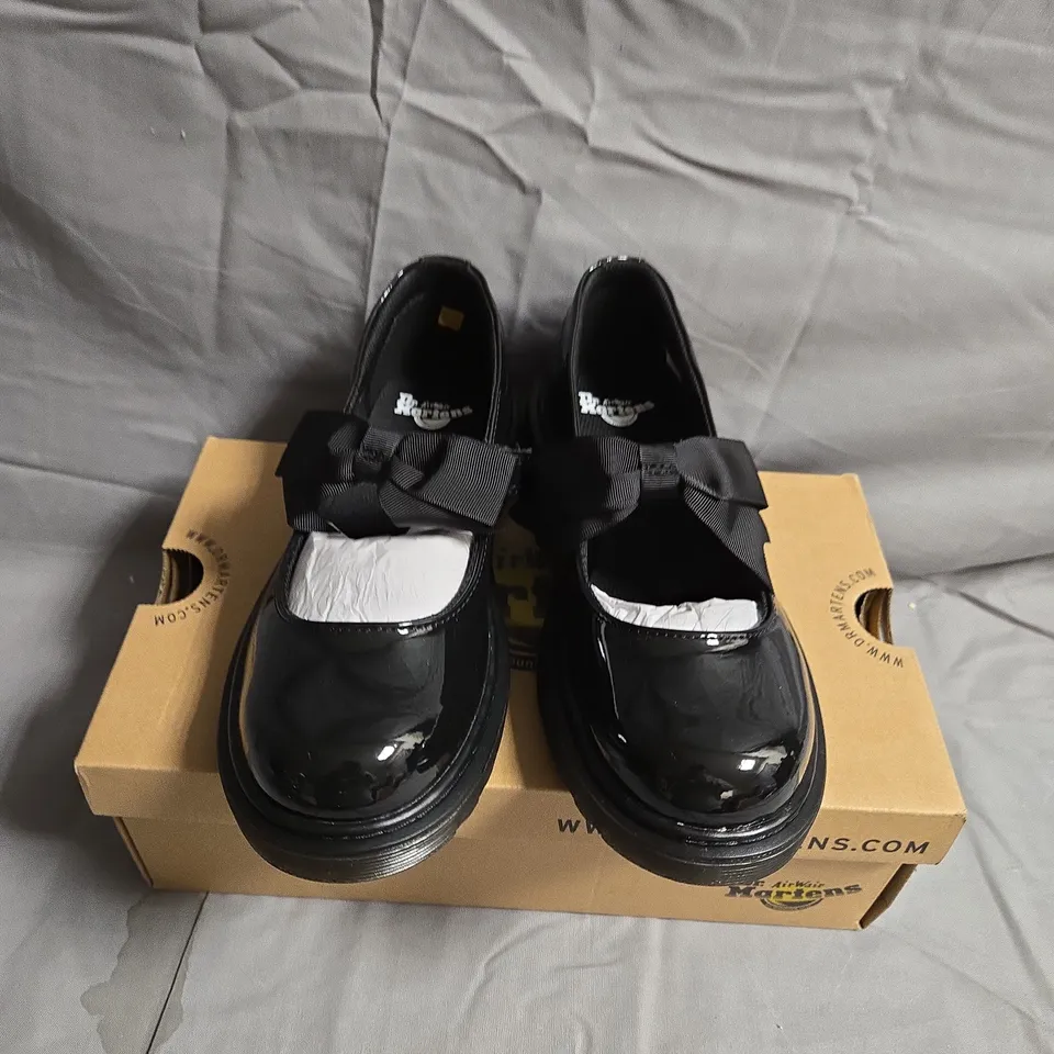 BOXED PAIR OF DR.MARTENS MACY 2 J SHOES - UK SIZE 1.5