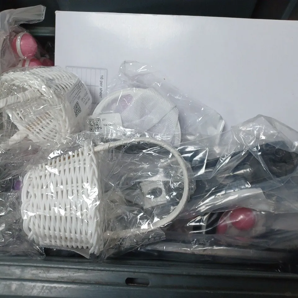 BOX OF APPROXIMATELY 12 ASSORTED ITEMS TO INCLUDE -  QUICK TAC , EXPO RAZOR SAW SET , TIDE TO GO INSTANT STAIN REMOVER ETC