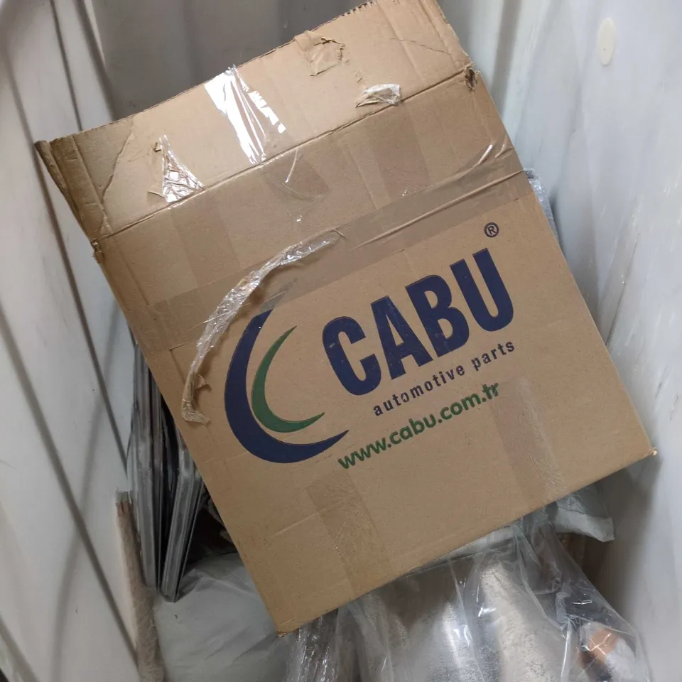 CAGE OF APPROXIMATELY 12 ASSORTED ITEMS TO INCLUDE:FOOT WAMER AND CATALONIA BLANKET