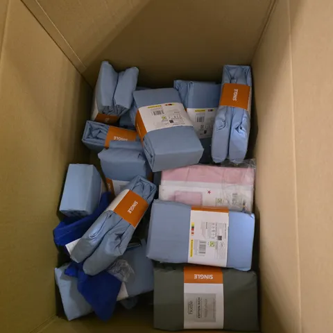 LARGE BOX OF APPROXIMATELY 10 ASSORTED ITEMS TO INCLUDE FITTED SHEETS AND DUVET SETS