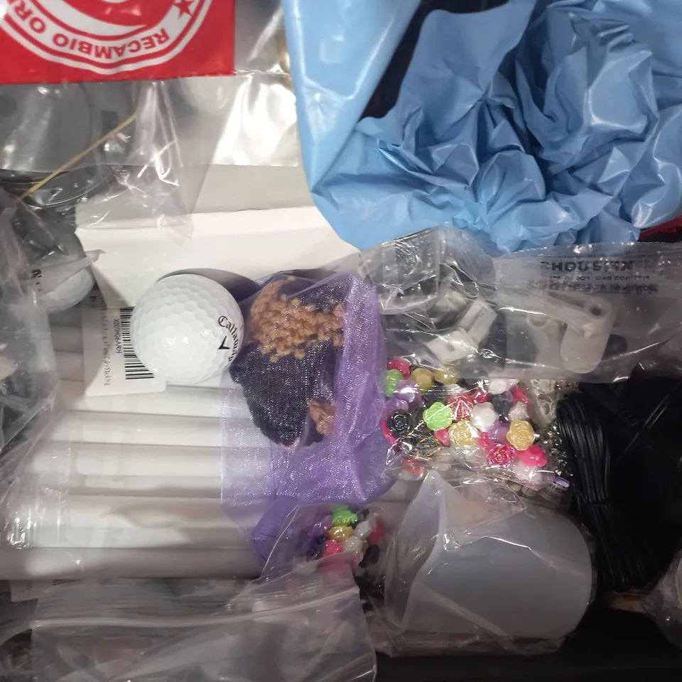 LOT OF APPROXIMATELY 10 ASSORTED HOUSEHOLD ITEMS TO INCLUDE KITCHEN CRAFT TIME, LEXINGTON PEN AND POUCH SET, USB TYPE-C STEREO 3D SOUND ADAPTER, ETC