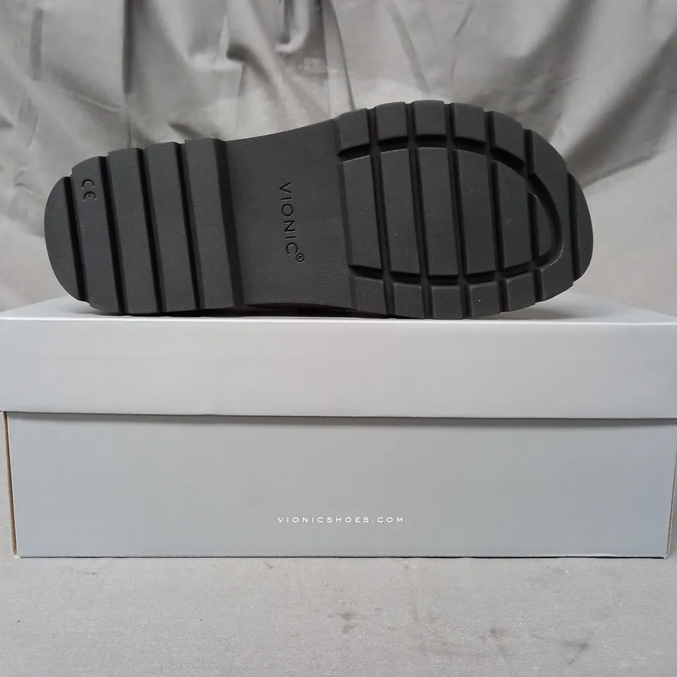 BOXED PAIR OF VIONIC OPEN TOE SANDALS IN CREAM SIZE 5