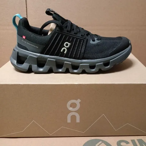 ON RUNNING TRAINERS – BLACK KNIT UPPER, GREY CLOUDTEC SOLE YOUTH SIZE 3.5