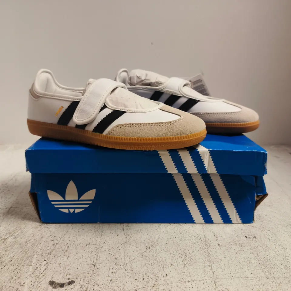 BOXED PAIR OF ADIDAS SAMBA JANE SHOES IN WHITE SIZE UK 4.5