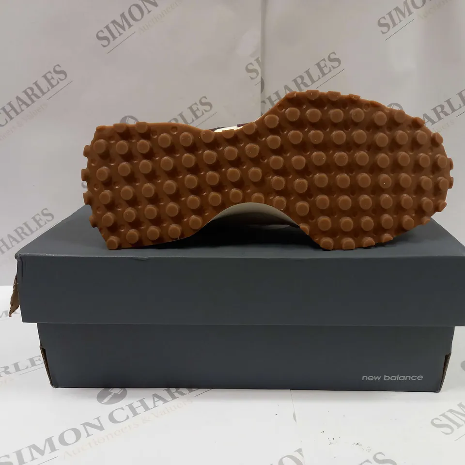 BOXED PAIR OF NEW BALANCE THE INTELLIGENT CHOICE WS327KA TRAINERS IN WHITE AND BURGUNDY UK SIZE 8.5