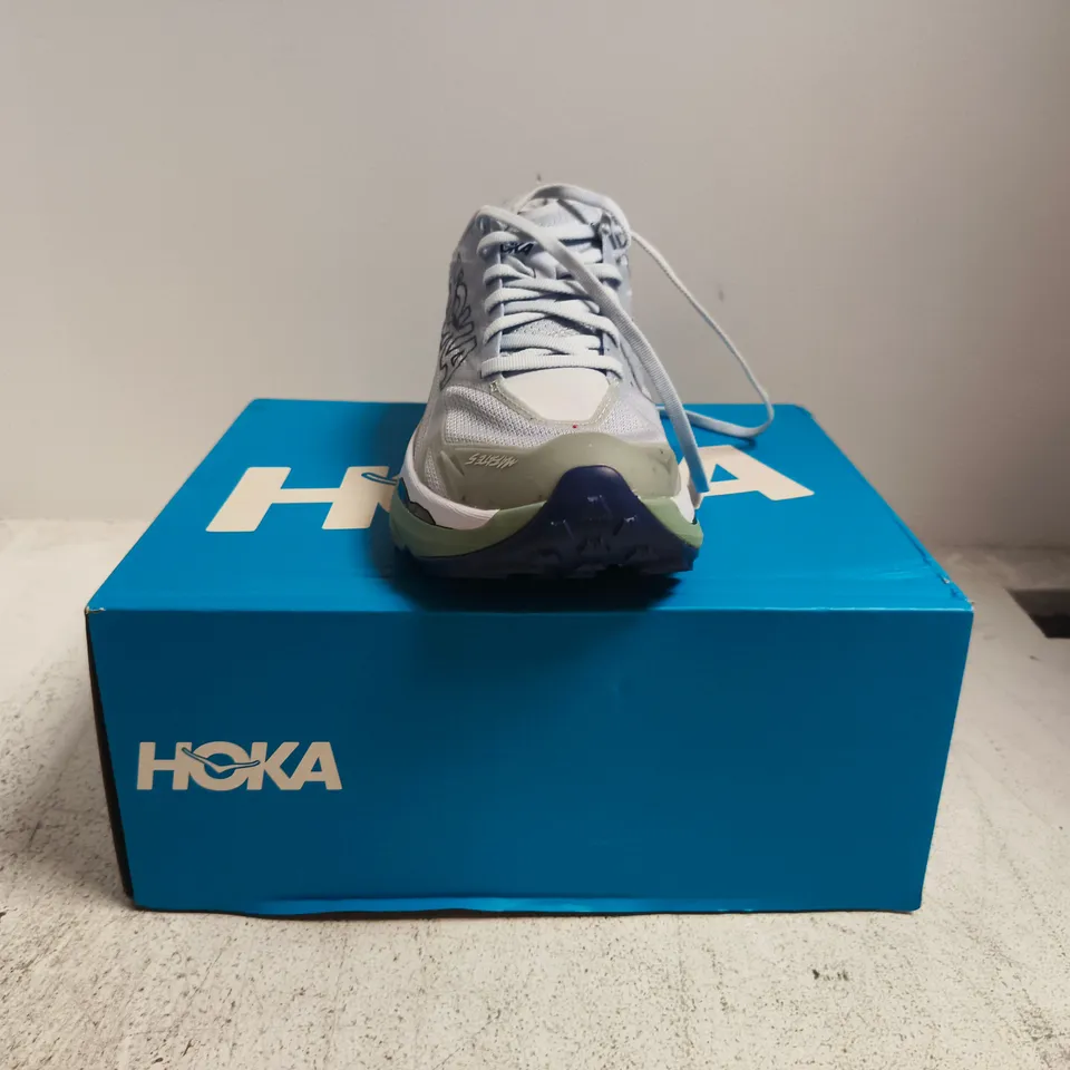 BOXED PAIR OF HOKA MAFATE 5 TRAINERS IN PURPLE SIZE UK 7