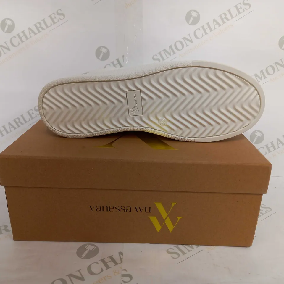 VANESSA WU TIFF IN CREAM & BLUE - EU 38