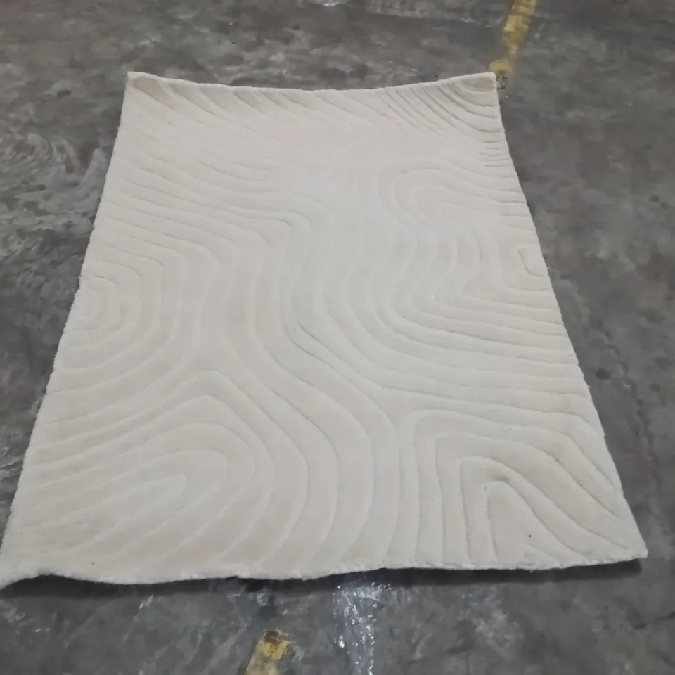 QUALITY DESIGNER AREA RUG - APPROXIMATELY 170X120