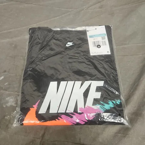 BAGGED NIKE GRAPHIC TEE - SIZE M